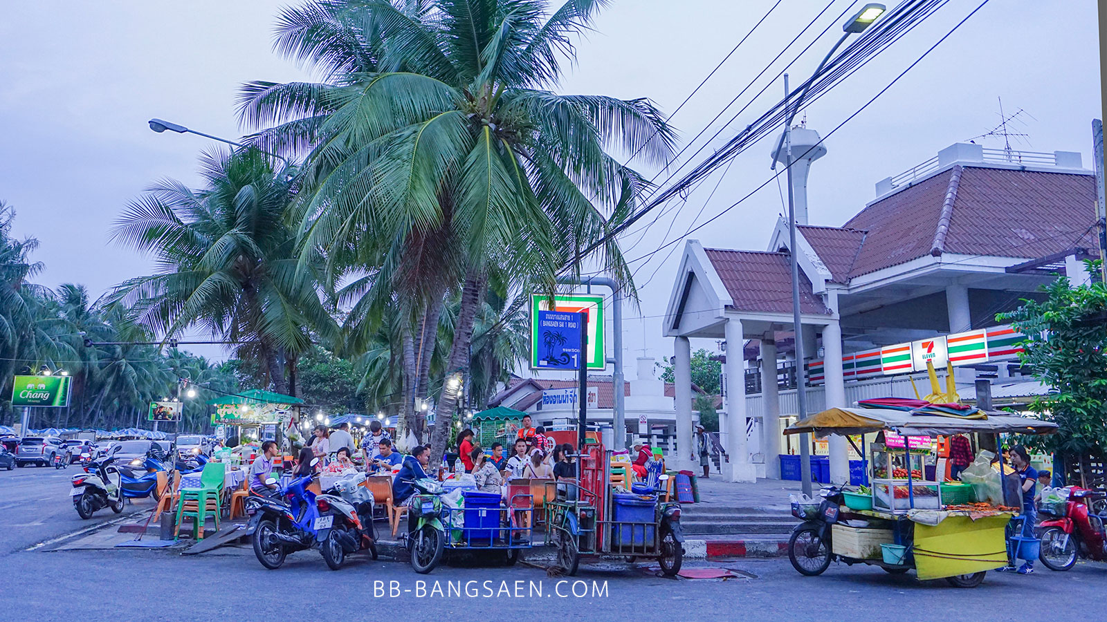 บ้านพักบางแสนติดทะเล หน้าปากซอยที่พักมี 7-11